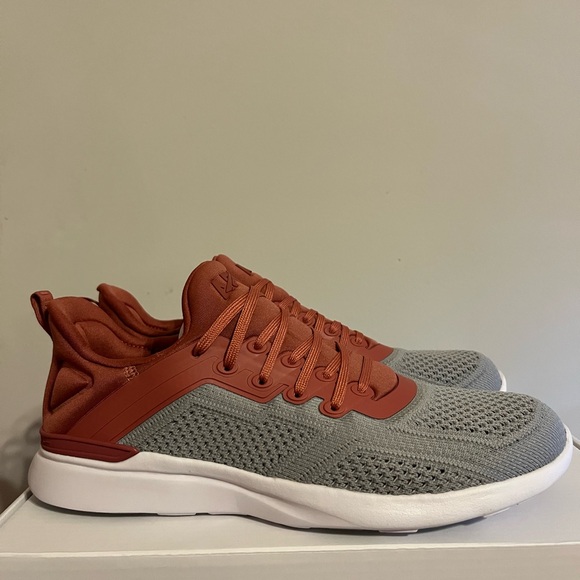 APL Men’s Techloom Tracer in  Cedarwood/Cement/White size 8 men’s